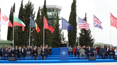 edi rama sustine un discurs la deschiderea unei baze aeriene nato in albania