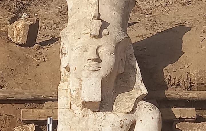 Arheologii au dezgropat o secţiune dintr-o statuie masivă a faraonului Ramses al II-lea