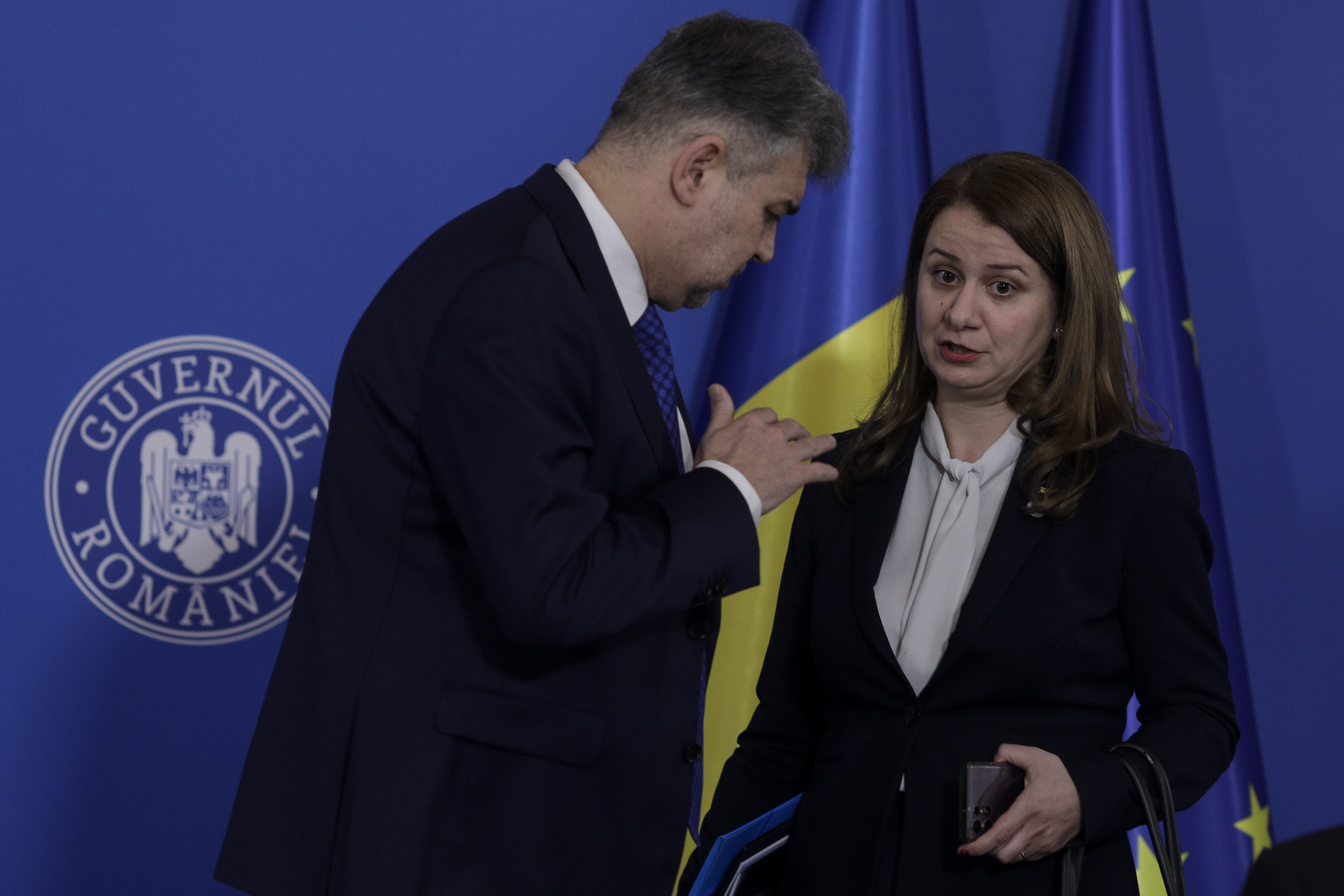 Ciolacu a chemat-o pe Deca la discuții despre situația de la școala Nicolae Titulescu. "Nu va rămâne piatră pe piatră acolo"