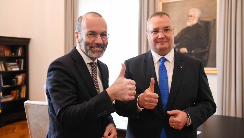 manfred weber si nicolae ciuca fac thimbs up