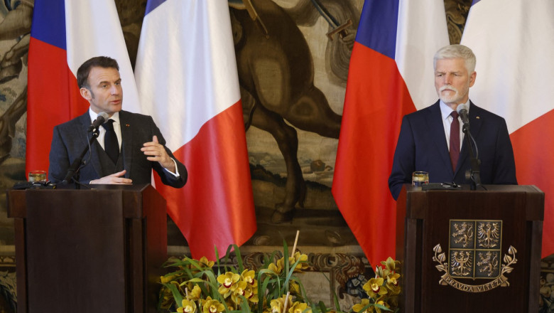Macron și Pavel la pupitru