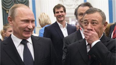 Vlaidmir Putin râde cu Arkadi Rotenberg