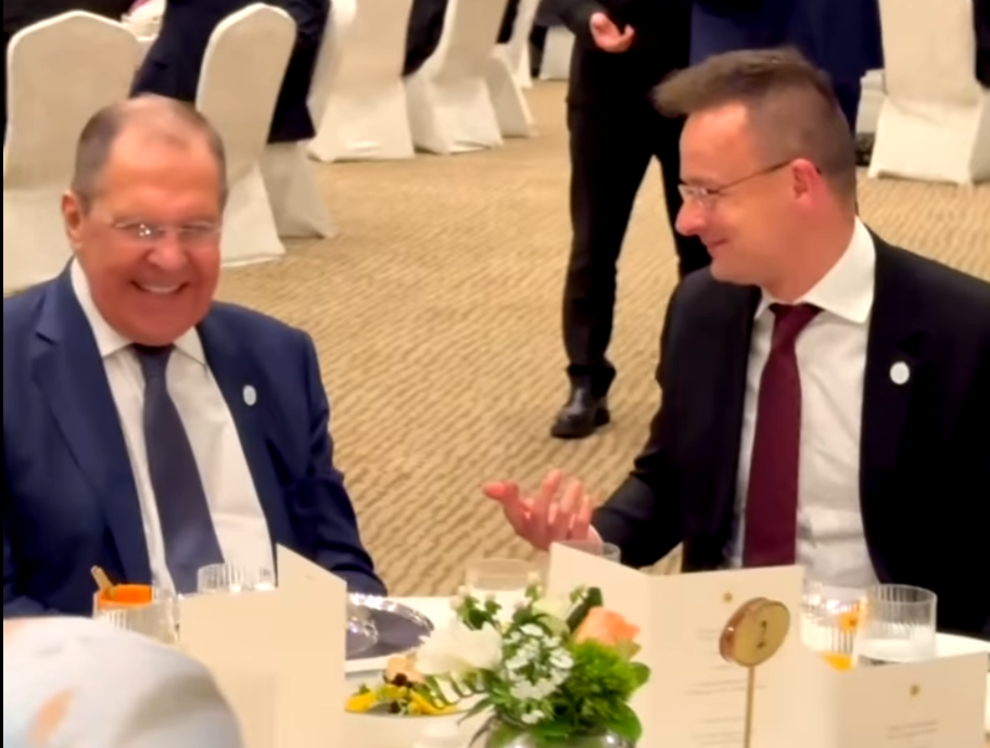 Ministrul de externe al Ungariei Peter Szijjarto a luat cina cu Serghei Lavrov și apoi a explicat de ce a făcut-o (VIDEO)