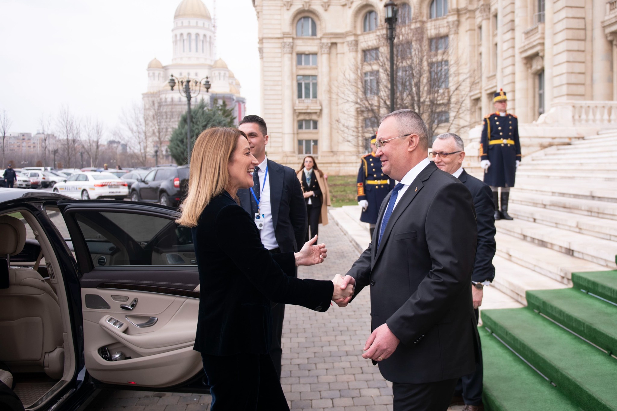 Ciucă, după întâlnirea cu Roberta Metsola: Miza alegerilor din iunie este păstrarea într-o poziție fruntașă a forțelor pro-europene
