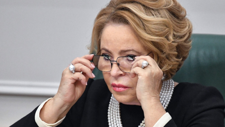 sefa senatului rusiei Valentina Matvienko isi scoate ochealarii