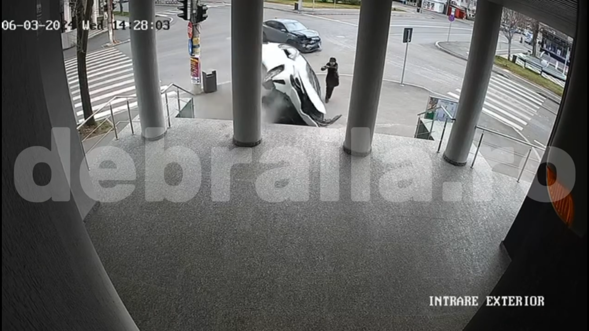 Accident incredibil în Brăila. O femeie de 81 de ani a scăpat miraculos cu viața după ce o mașină s-a răsturnat peste ea
