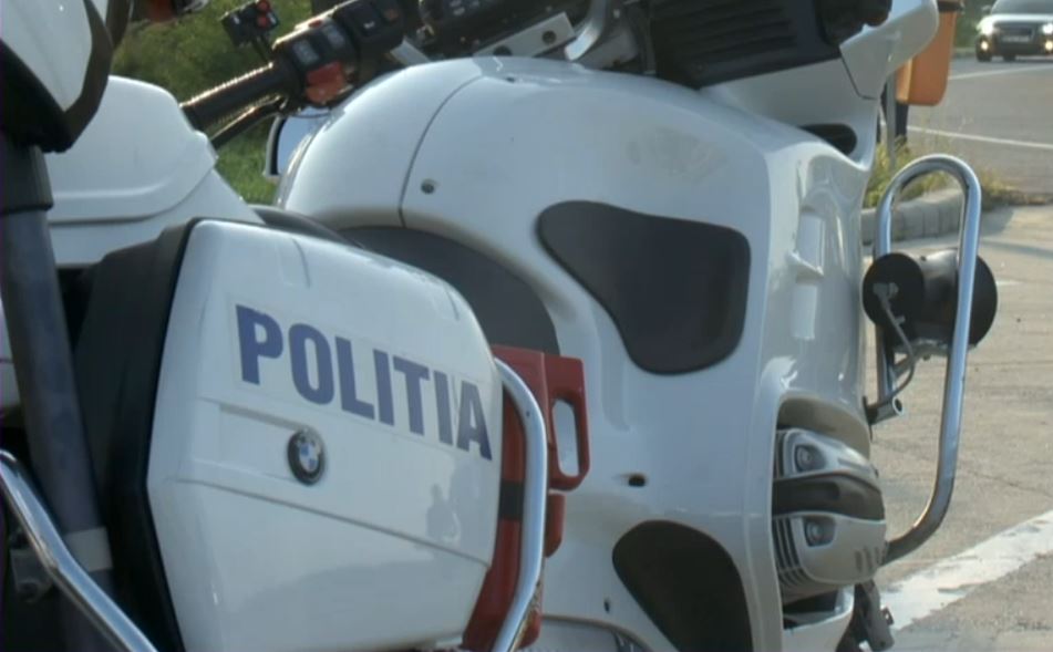 Un polițist a fost lovit cu mașina de traficanți de droguri, în Covasna. Trei persoane au fost arestate