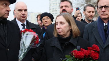US Ambassador to Russia Lynne Tracy (C) stands in a queue outside the Mother of God Quench My Sorrows church during a funeral service for late Russian opposition leader Alexei Navalny