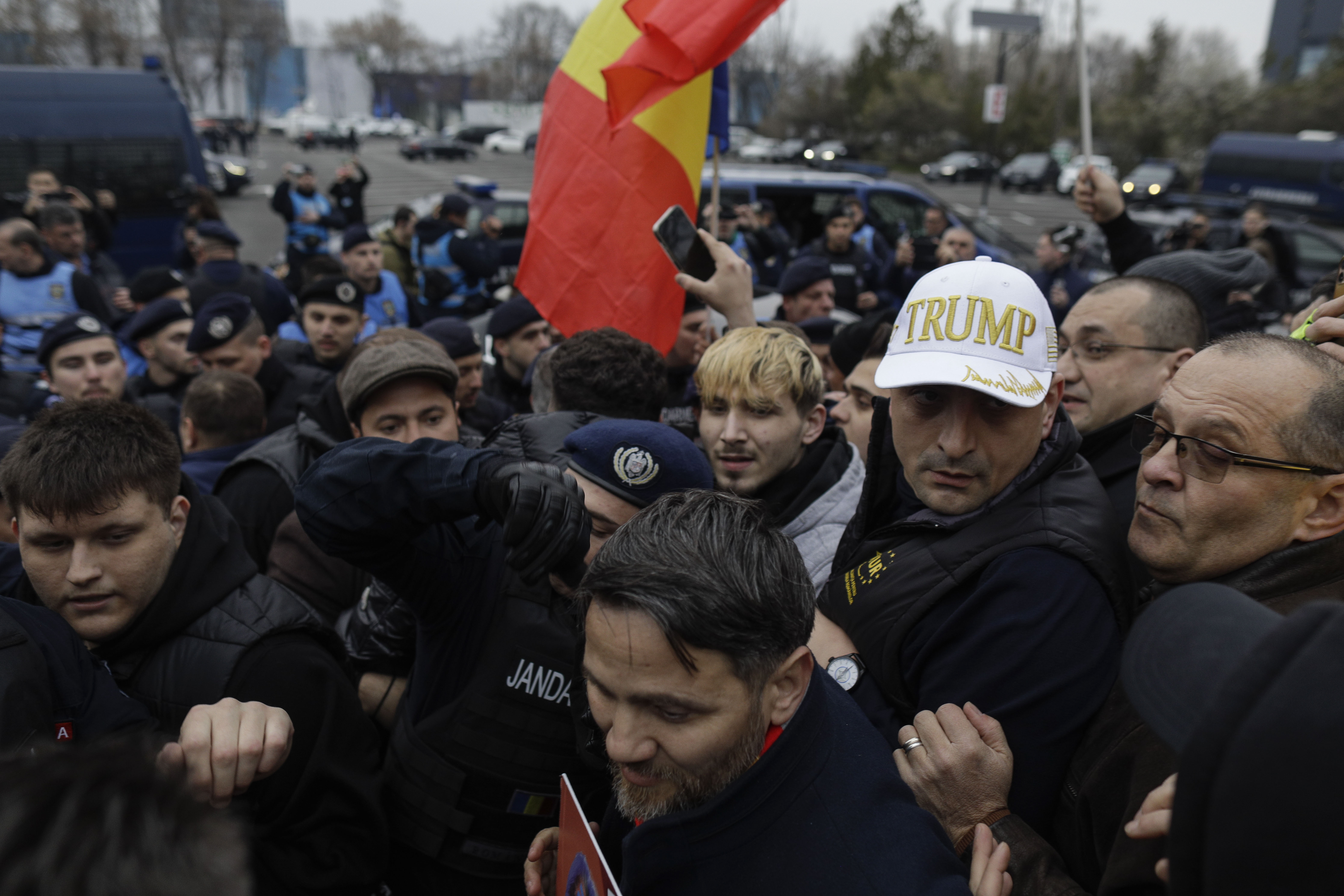 Oligarhul Ilan Șor a încercat să trimită la București 200 de agitatori în sprijinul AUR. Autoritățile i-au oprit să intre în țară