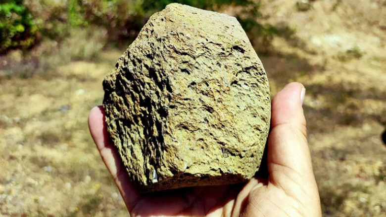 unealta din piatra descoperita in transcarpatia