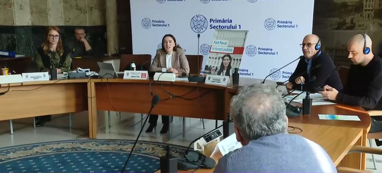 Circ politic cu părinții de față la primăria lui Clotilde Armand. Părinții care au copii în școala groazei cer mai mulți paznici