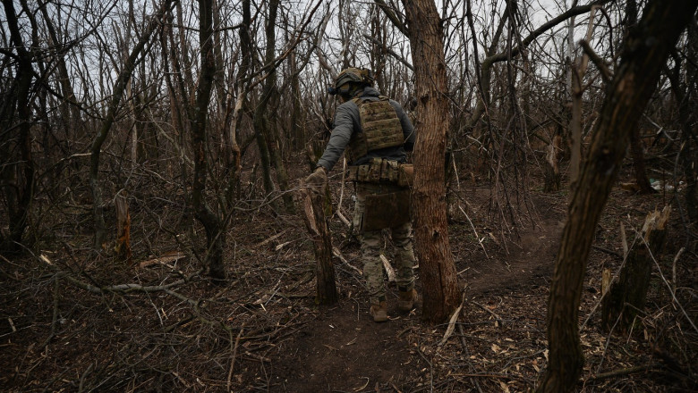 soldat pe frontul din ucraina