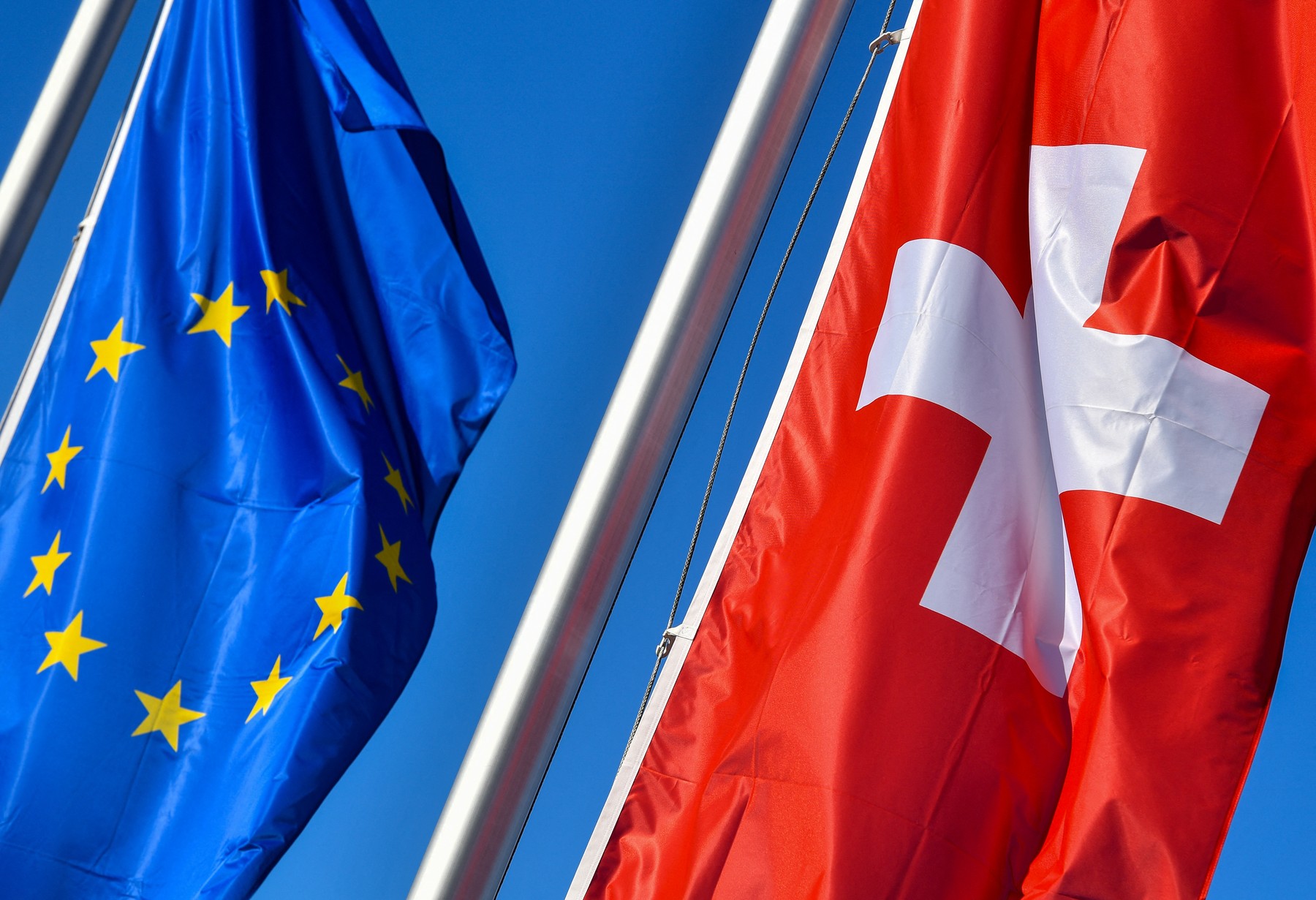 Elveția vrea să-și actualizeze relațiile cu Uniunea Europeană și va negocia cu Bruxelles-ul accesul nerestricționat la piața UE