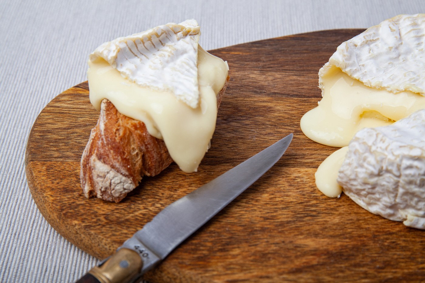 Branza Camembert, simbol culinar al Frantei, este amenintata cu disparitia