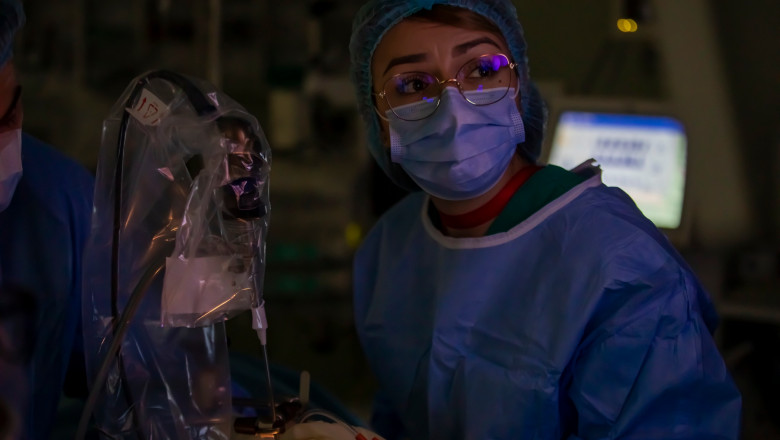 Primul caz din România de operaţie pe creier prin pleoapă a avut loc la Spitalul Militar „Dr. Carol Davila”