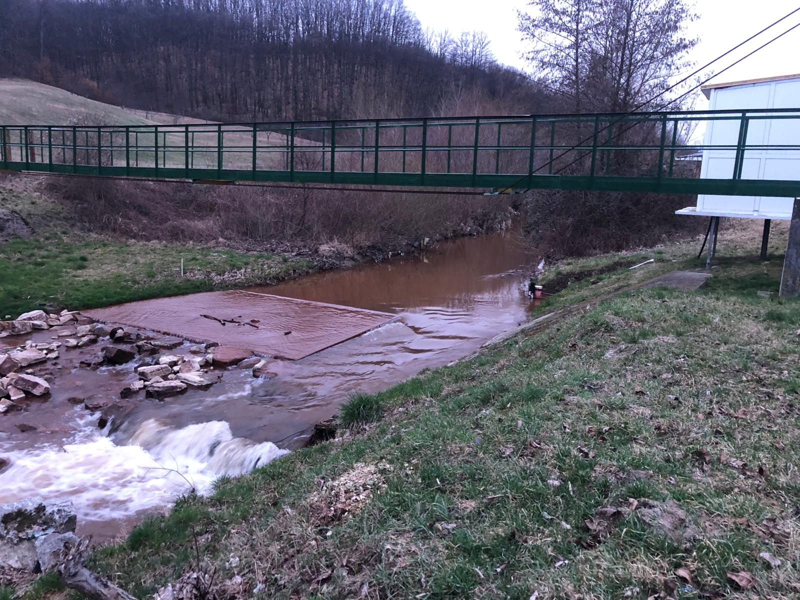 Unda de poluare de la mina din Bihor se întinde pe 17 km de apă. Ce arată analizele de laborator