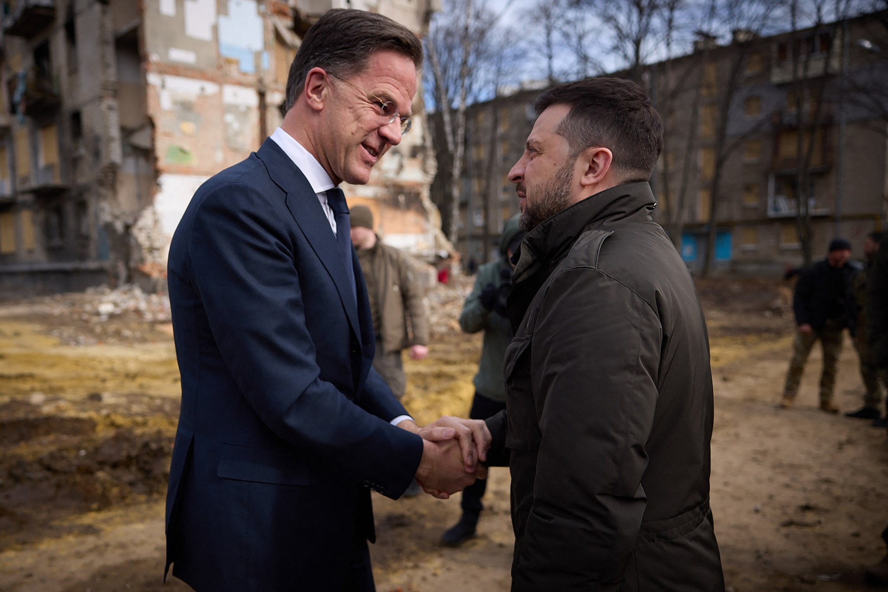 Mark Rutte a semnat un acord de securitate cu Ucraina, într-o vizită surpriză la Harkov. Olanda va finanța aprovizionarea cu artilerie