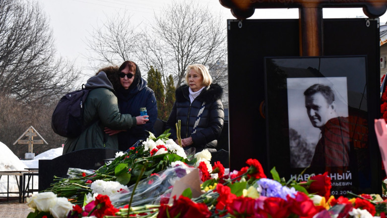 Ludmila Navalnîia a venit la mormantul lui aleksei navalnii