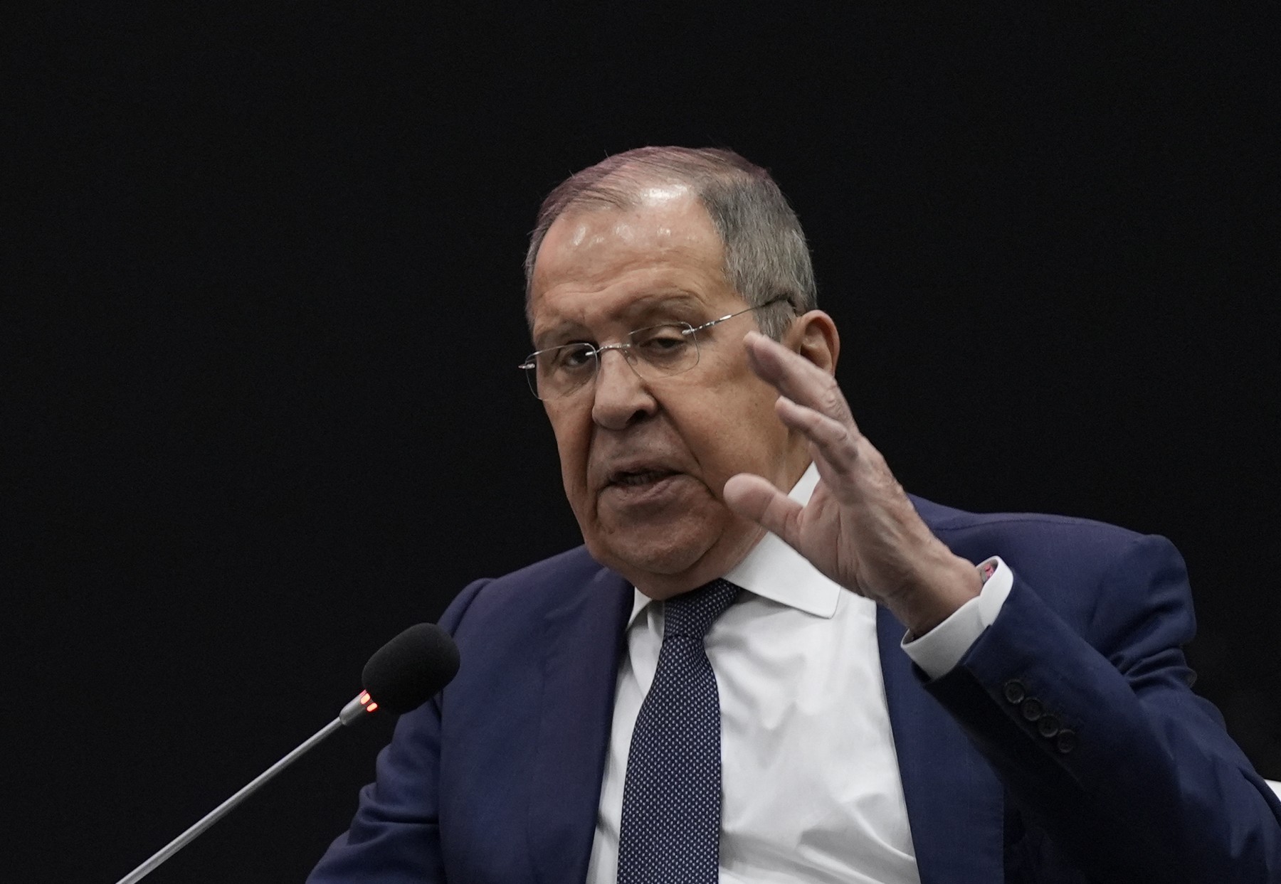 Lavrov amenință Moldova cu soarta Kievului. Ministrul de externe de la Chișinău îi răspunde: Rusia poate oferi doar sânge și durere