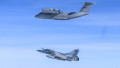 avion mirage al frantei intercepteaza un avion de lupta al rusiei