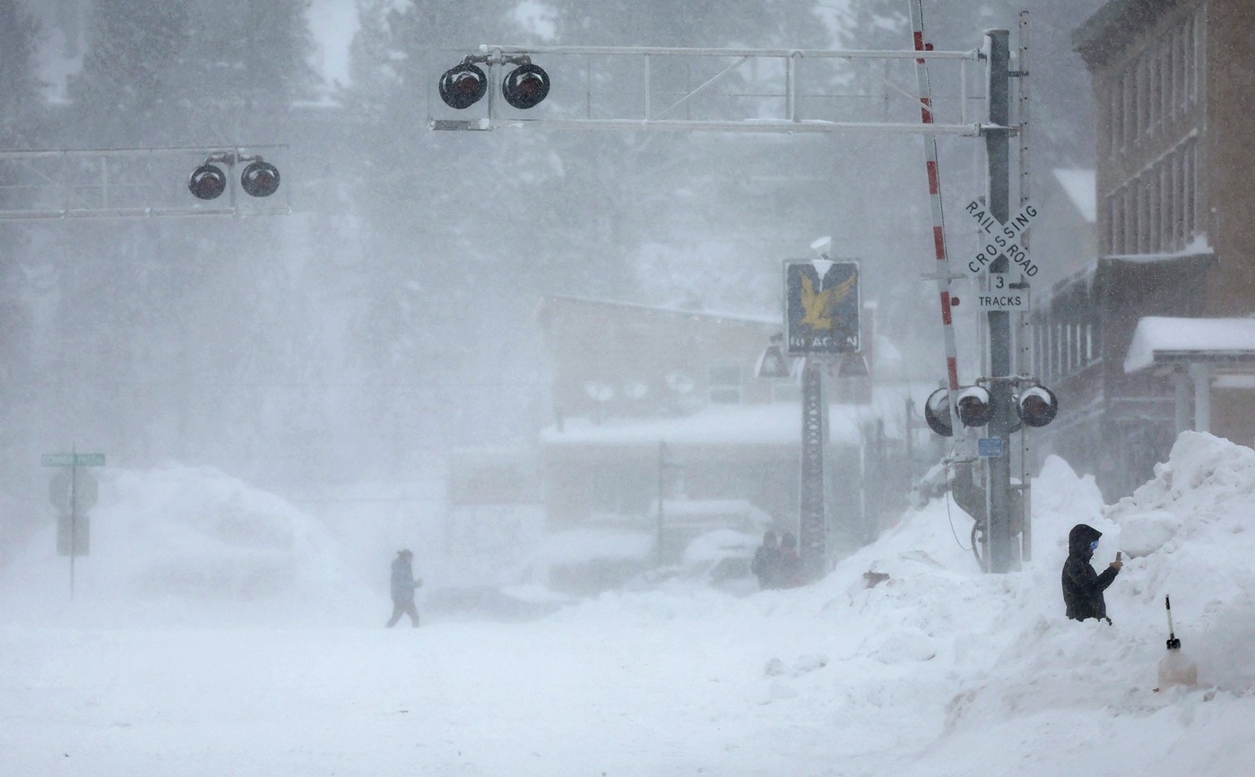 Furtună de zăpadă în California. Meteorologii anunță nămeți și de 3 metri