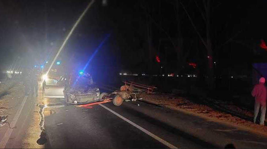 Bărbat rănit grav după ce o mașină a intrat într-o căruță care circula din sens opus, pe DN25