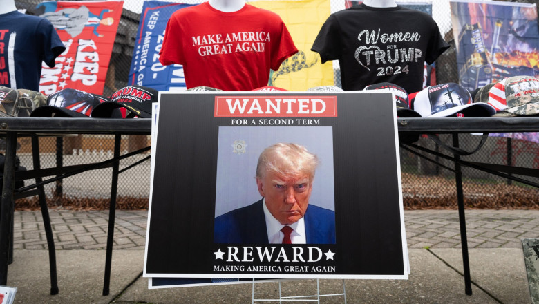 tricouri și bannere de campanie pentru donald trump