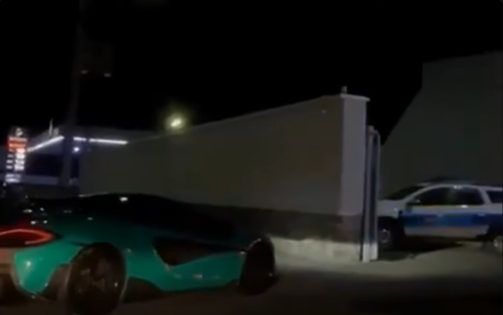 Un șofer austriac conducea drogat și cu numere false în Arad. Lângă el în mașină era un polițist