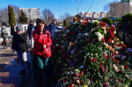 Ruși la mormântul lui Navalnîi (4)