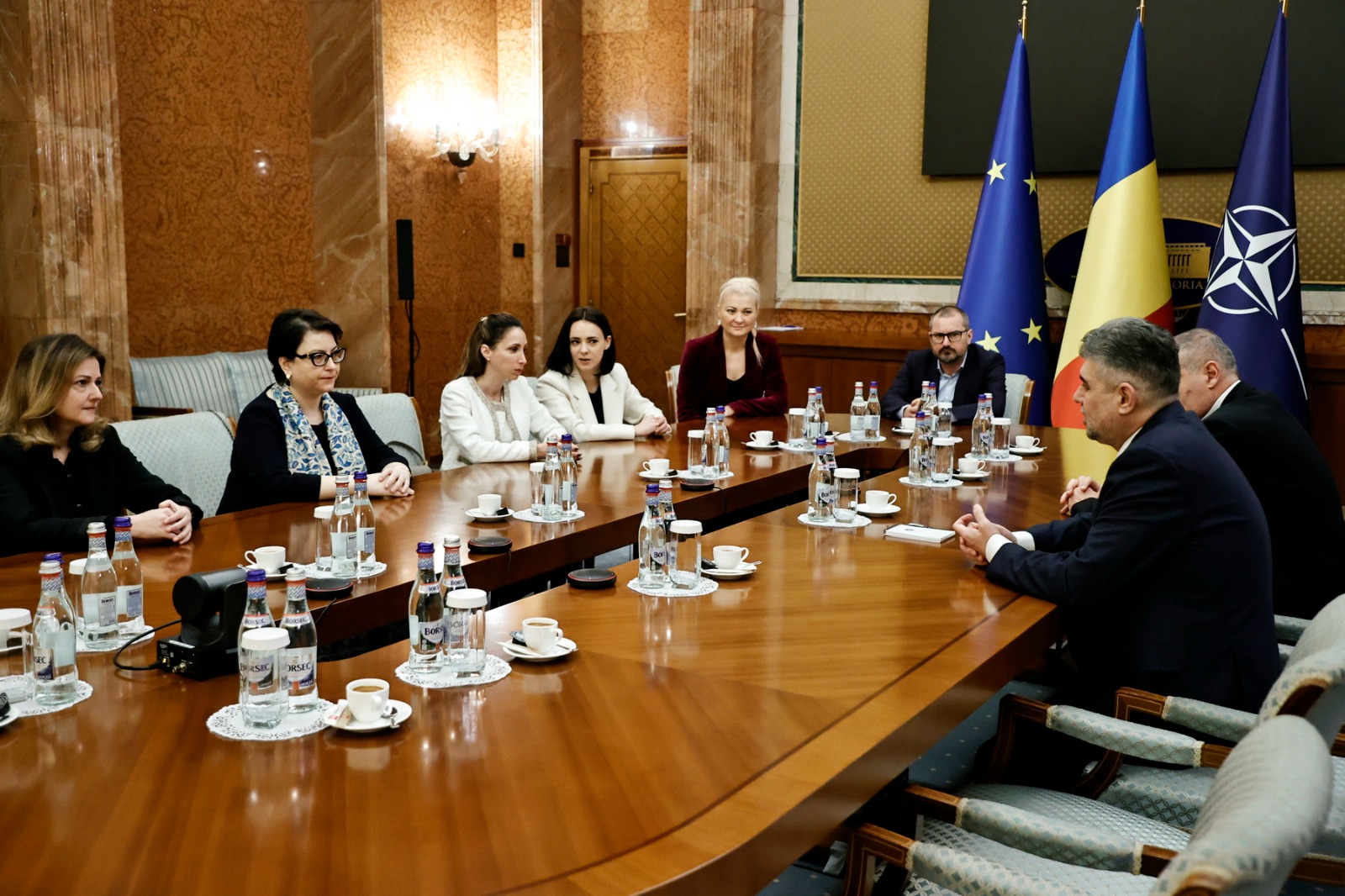 Ciolacu i-a invitat la Guvern pe avocații care au câștigat procesul Roșia Montană