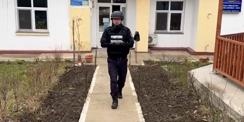 Un elev din județul Galați a găsit un obuz și l-a dus la școală. Colegii și profesorii au fost evacuați de urgență