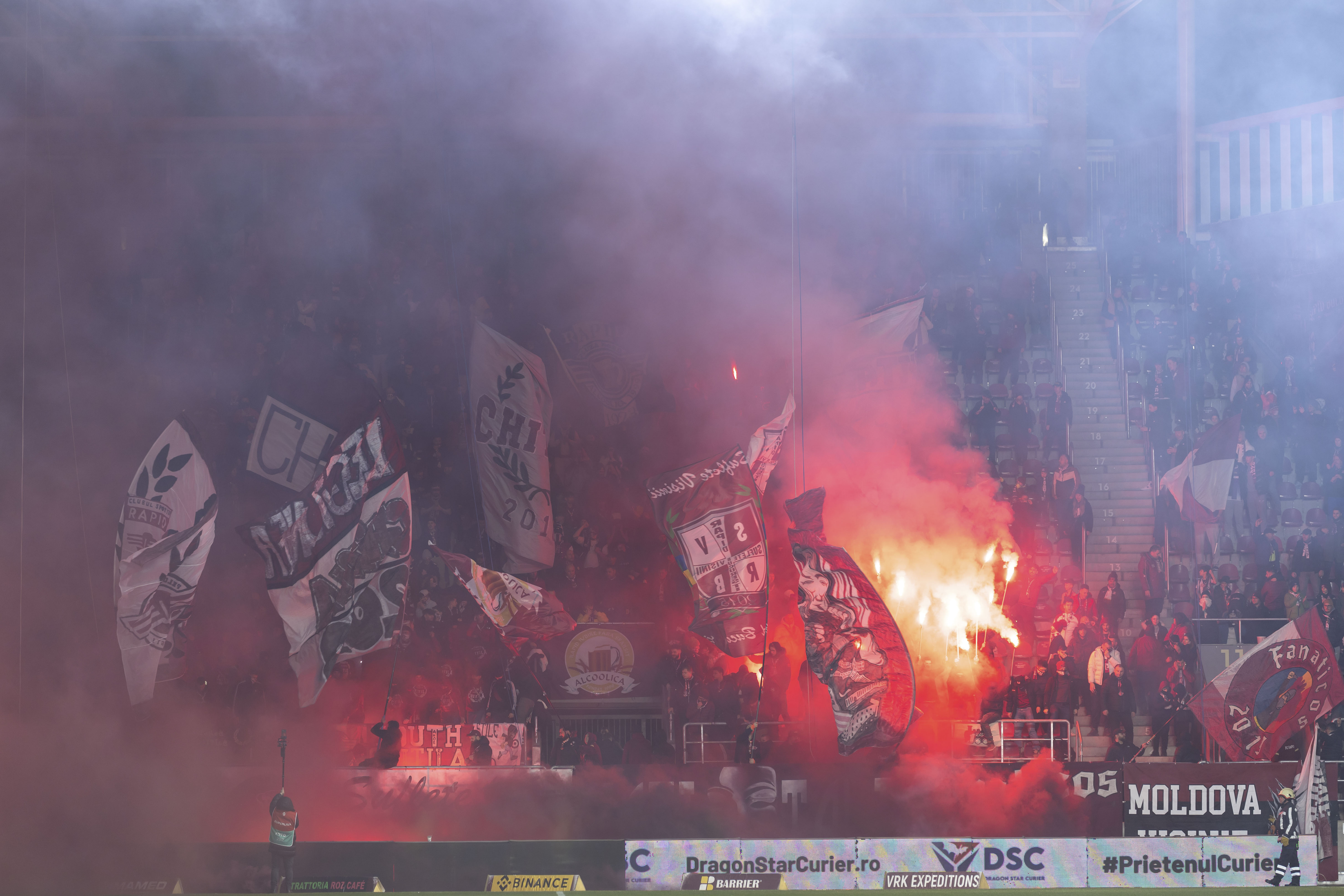 Scandal uriaș la Rapid. Niculae ar fi colaborat cu ultrașii ca să aducă petarde pe stadion. Camera secretă descoperită în arenă