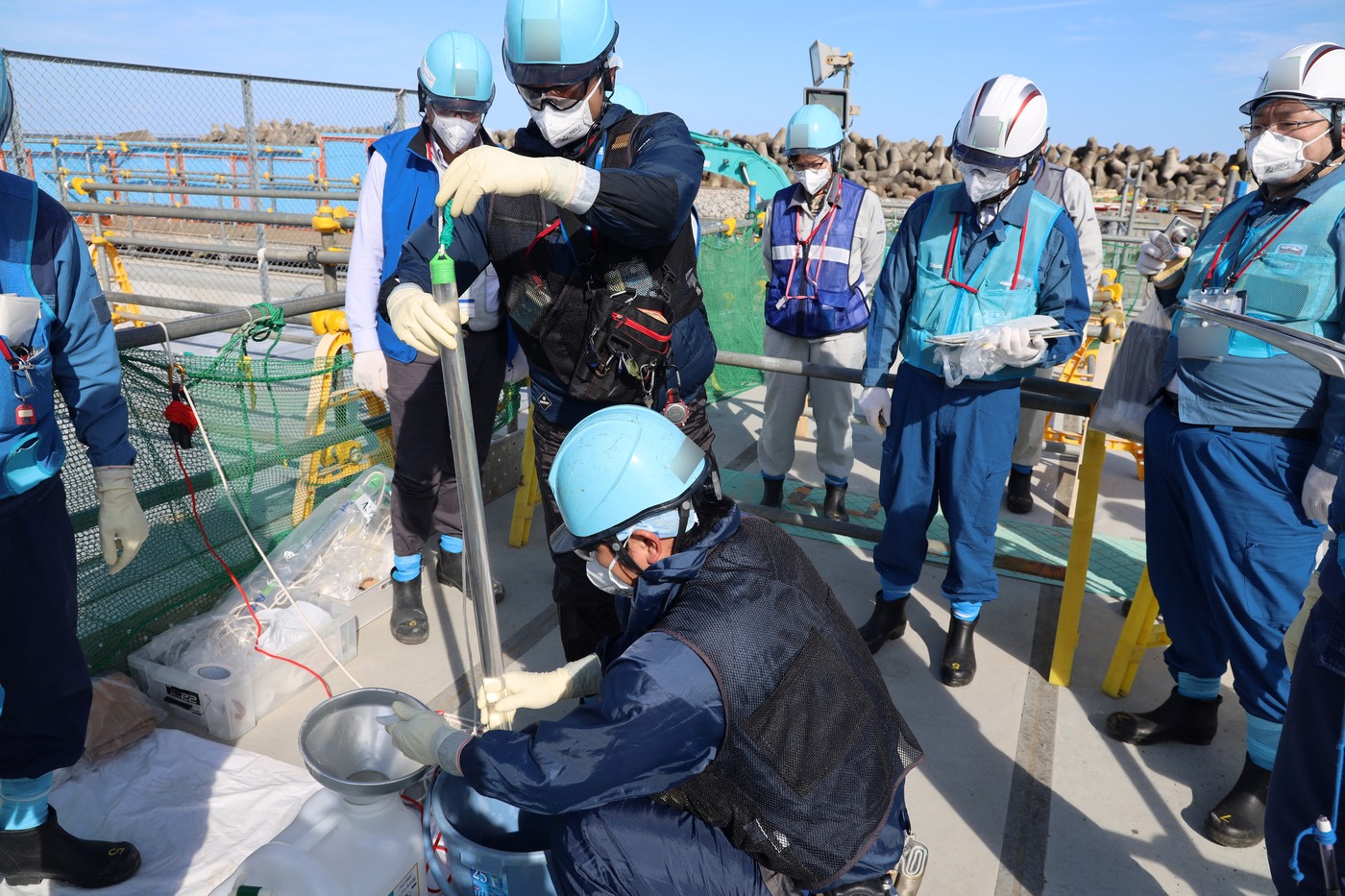 Deversarea în mare a apei centralei de la Fukushima a fost oprită după un cutremur produs în zonă