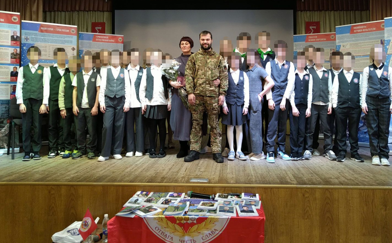 "Acest animal merge prin școli". Un pedofil rus întors de pe frontul din Ucraina e chemat să îi învețe pe copii despre patriotism