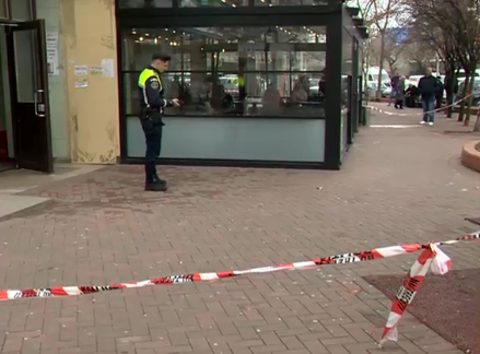 Cadavrul unui francez a fost descoperit pe terasa unui bloc din Sectorul 3. Bărbatul avea picioarele legate cu bandă adezivă