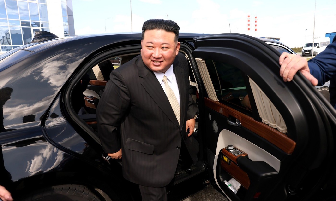 Kim Jong Un s-a plimbat cu limuzina primită de la Putin