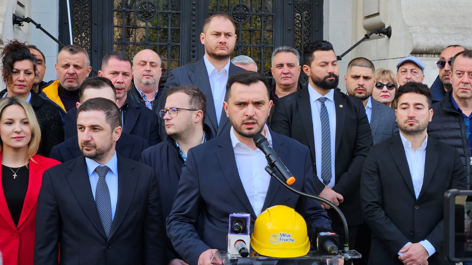 AUR și-a prezentat candidatul la Primăria Capitalei. Simion: Pe Mihai Enache „îl recomandă viaţa şi cariera”