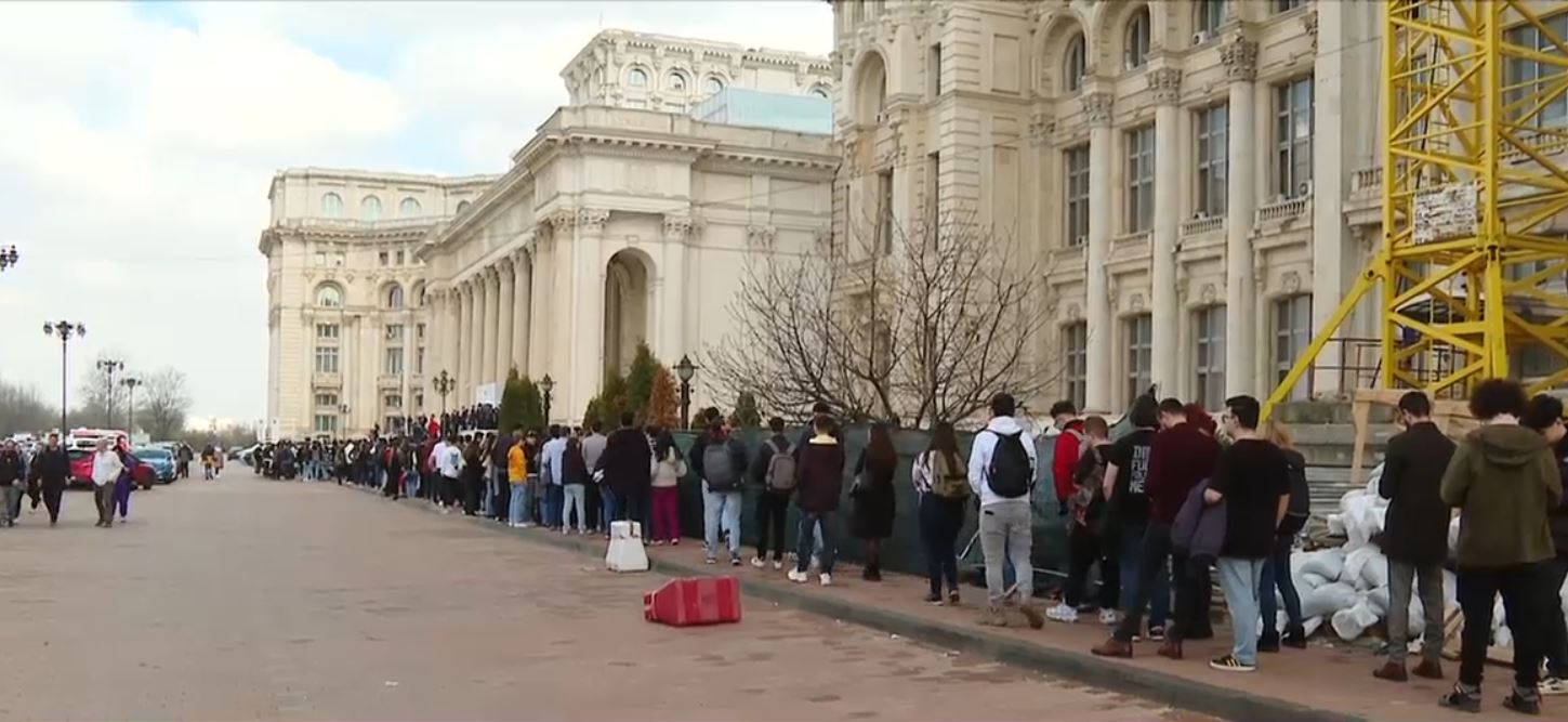 Mii de tineri au participat în prima zi a celui mai mare târg de joburi în domeniul IT&C
