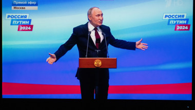 Putin wins the presidential election with 87% of the vote