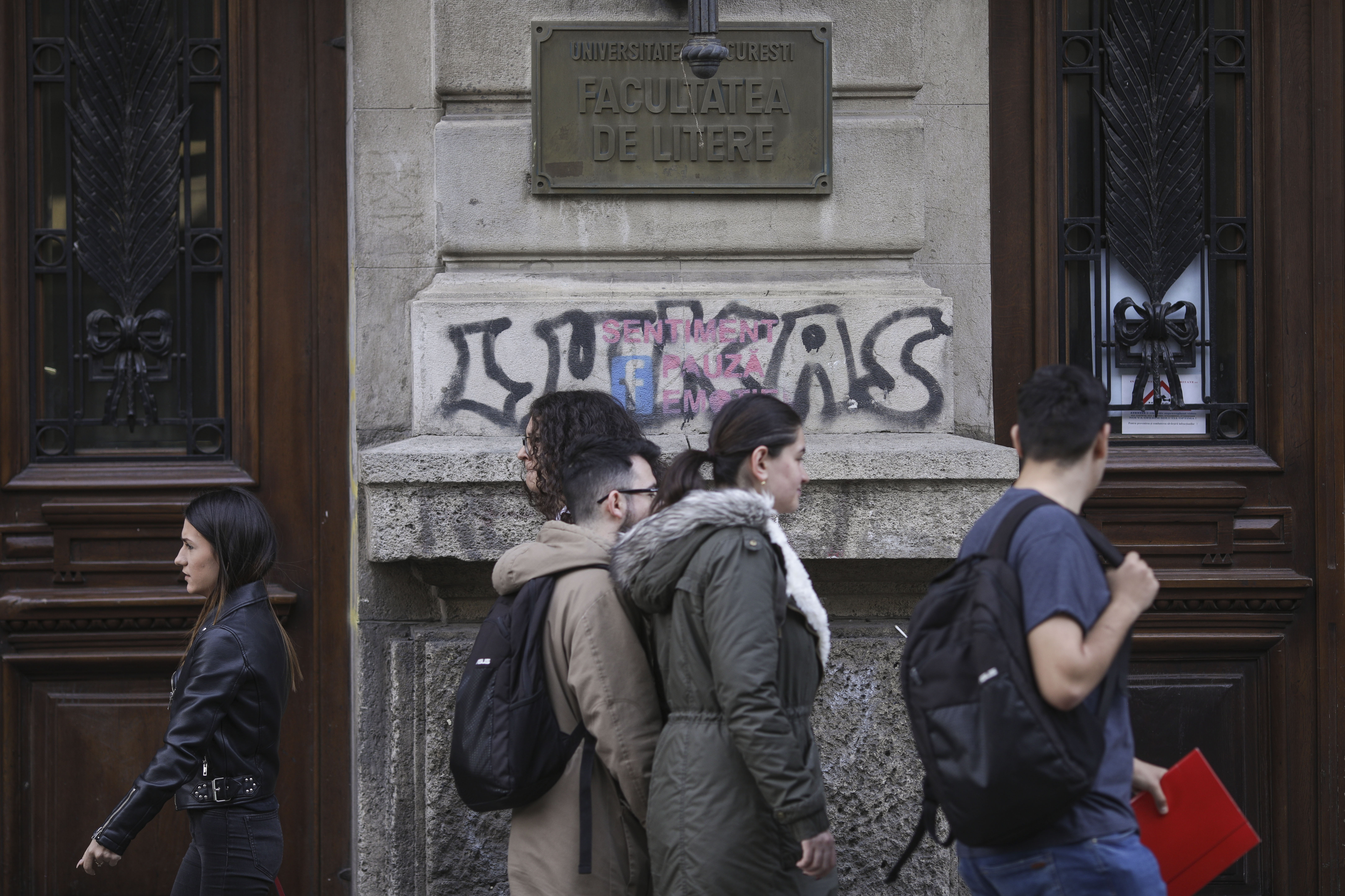 Universitățile nu mai pot modifica taxele de școlarizare în timpul anului de studiu