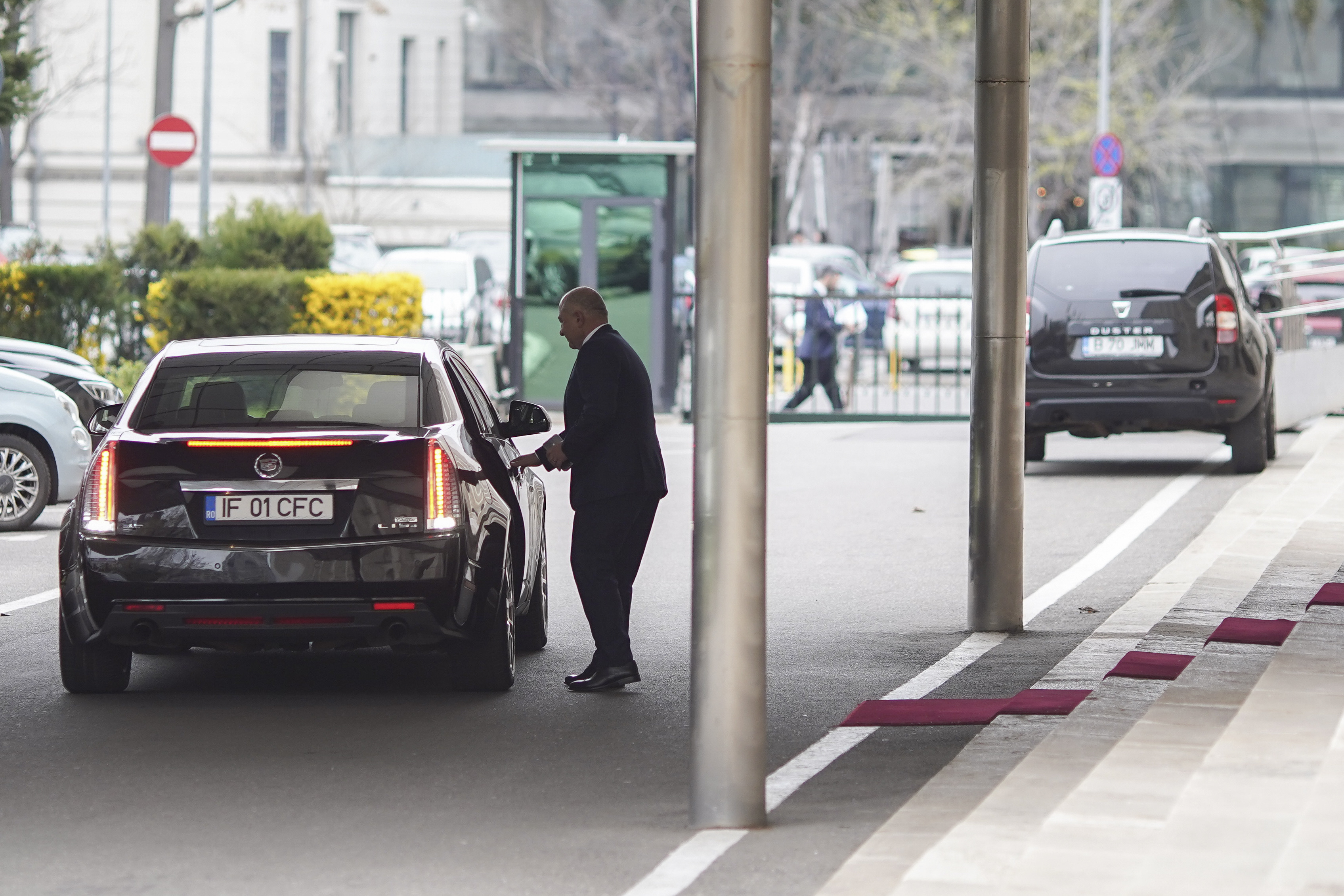 Cătălin Cîrstoiu a fost la Palatul Victoria, unde a fost prezentat în coaliţie. Surse: Variantele negociate pentru primăriile de sector