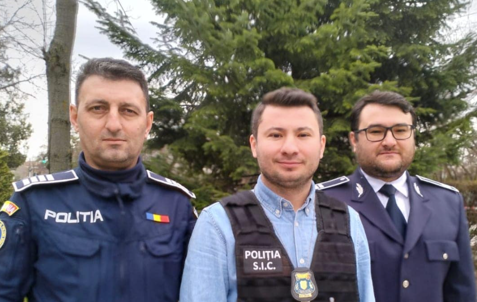 "L-am găsit! Este teafăr!". Cine sunt cei trei polițiști care l-au salvat pe copilul căutat timp de 25 de ore