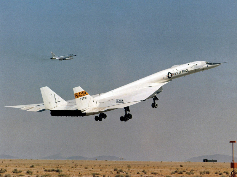 XB-70 Valkyrie supersonic test bomber