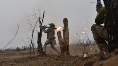 soldati care lupta pe frontul din ucraina