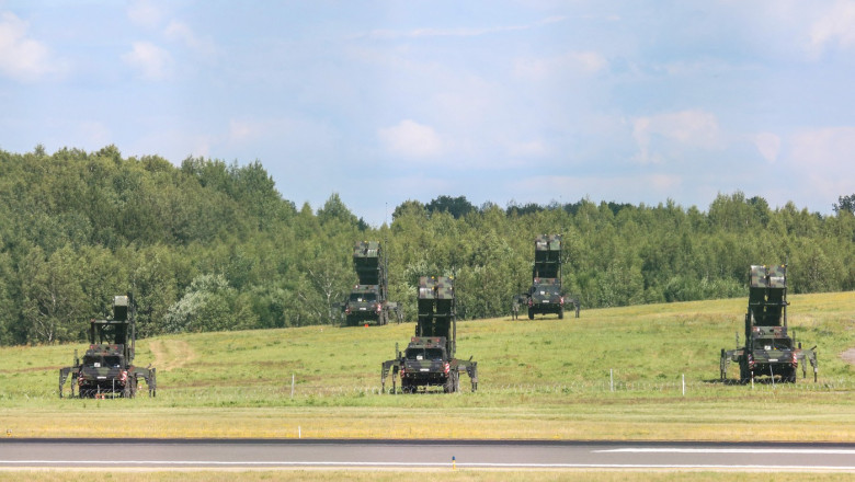 Baterii Patriot pe un câmp în Lituania