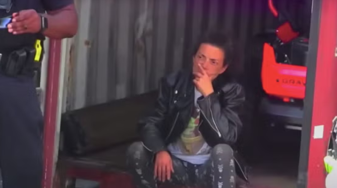 O femeie dispărută de-acasă a fost găsită după 3 zile încuiată într-un container și spune că nu știe cum a ajuns acolo