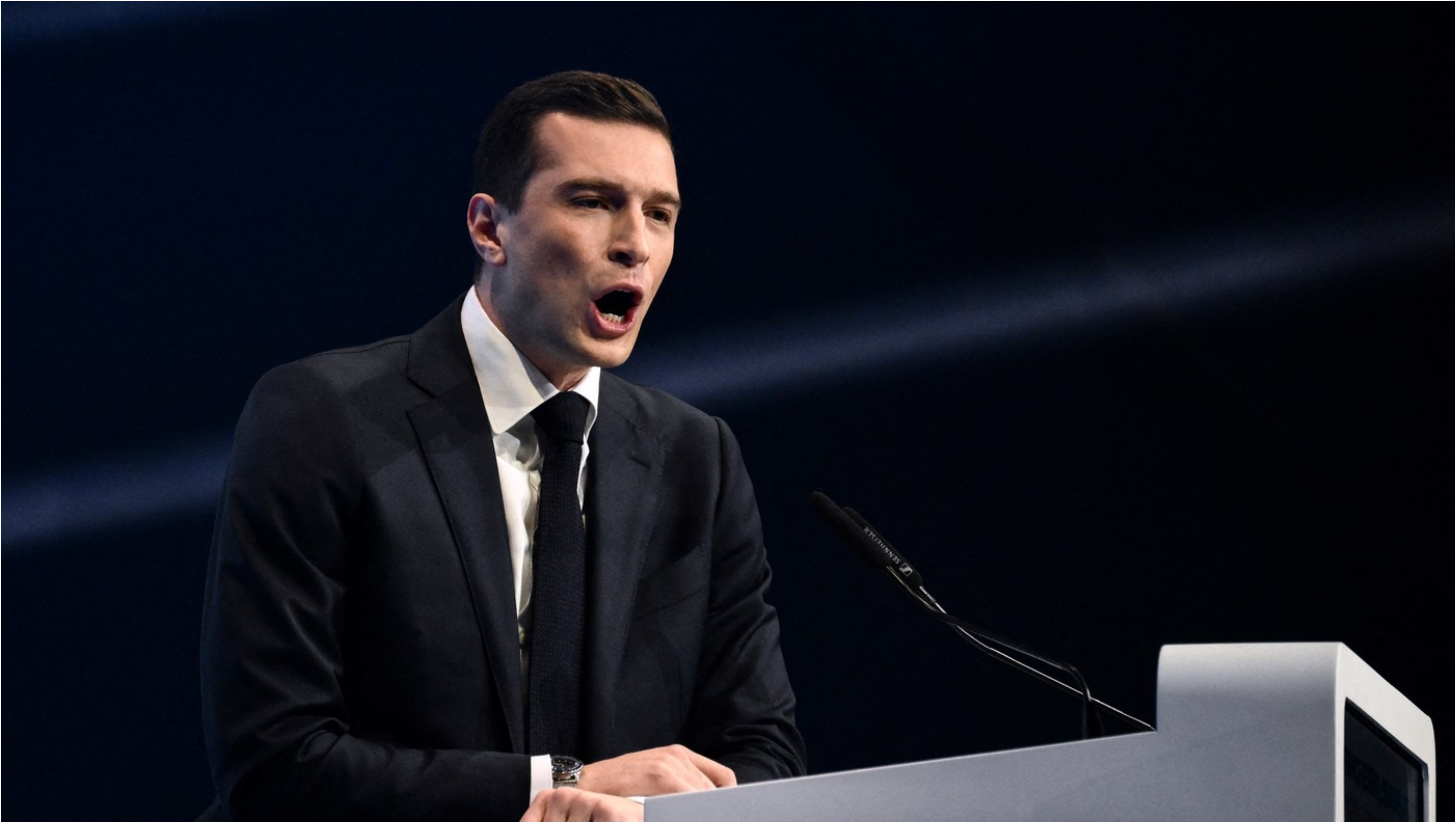 Cine îl mai poate opri pe noul star al extremei drepte din Franța, Jordan Bardella. Protejatul lui Le Pen îl sperie chiar și pe Macron