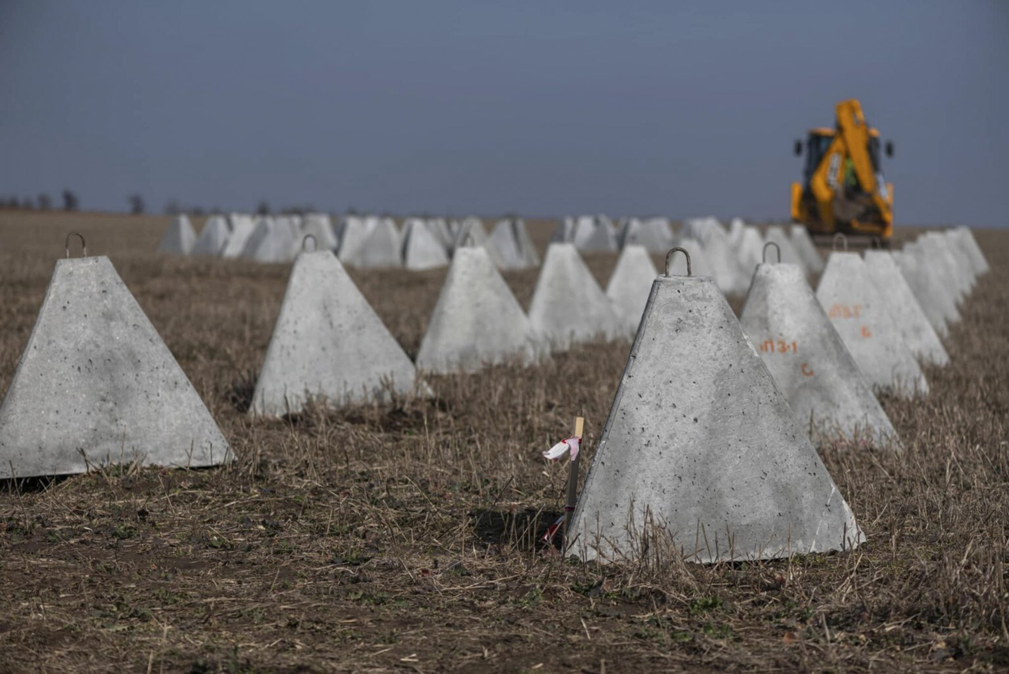 Ucraina construiește „linia Zelenski” pentru a opri atacurile Rusiei. Costul fortificațiilor: aproape 500 de milioane de dolari