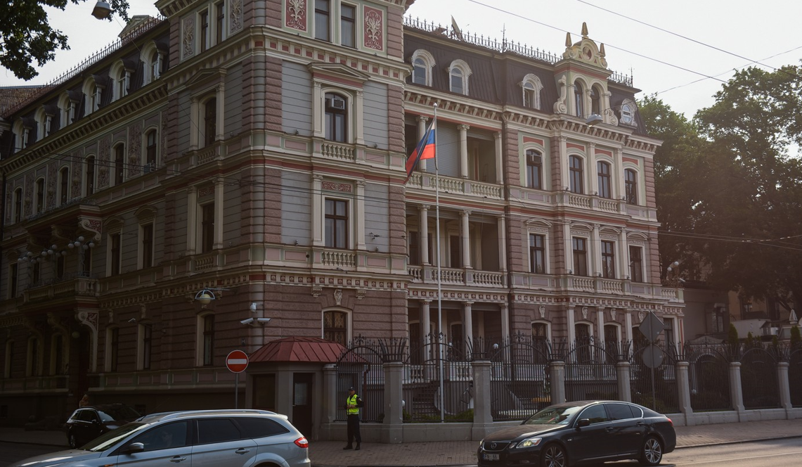 Poliţia letonă va verifica actele alegătorilor ruşi care merg să voteze la ambasada din Riga