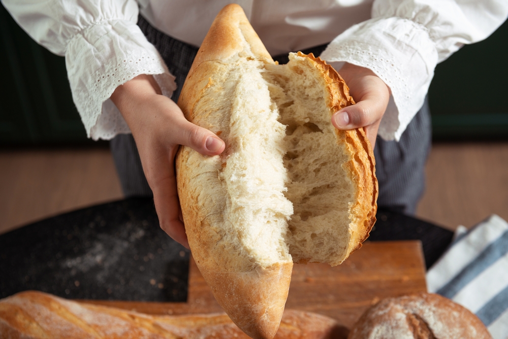 Pâinea s-ar putea scumpi cu până la 10% până la finalul lunii, pe fondul creșterii prețurilor carburanților. Ce spun producătorii